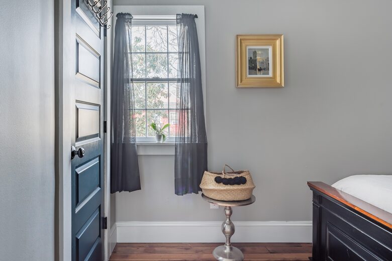 Historic Gem Walking Distance to King St - Charleston, South Carolina