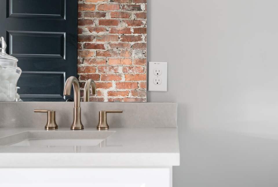 Historic Gem Walking Distance to King St - Charleston, South Carolina