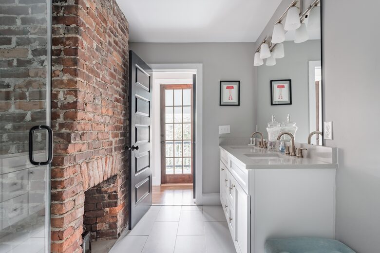 Historic Gem Walking Distance to King St - Charleston, South Carolina