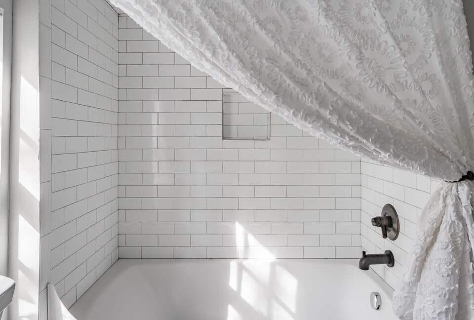 Historic Gem Walking Distance to King St - Charleston, South Carolina