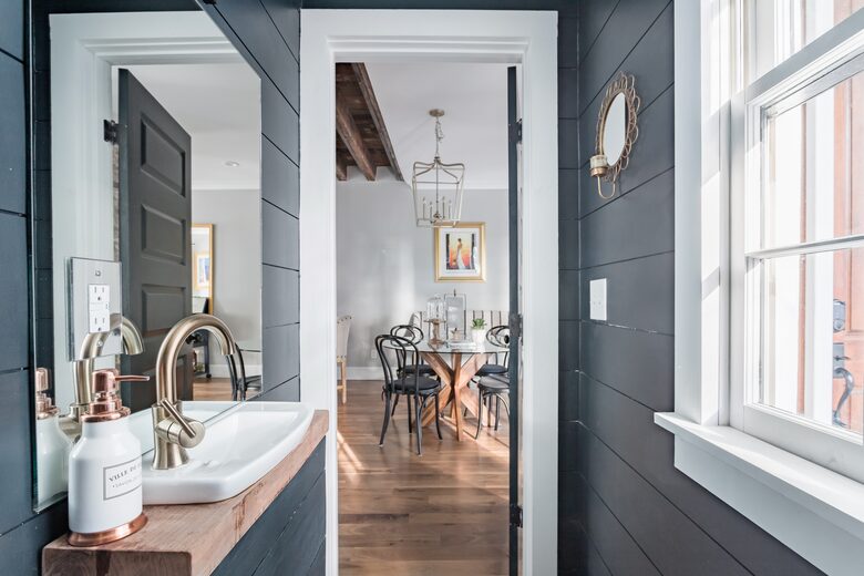 Historic Gem Walking Distance to King St - Charleston, South Carolina