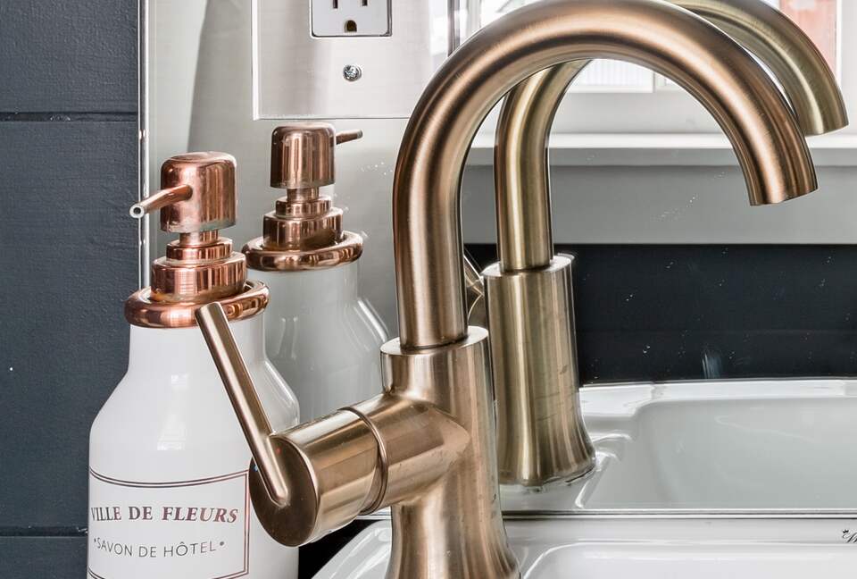 Historic Gem Walking Distance to King St - Charleston, South Carolina