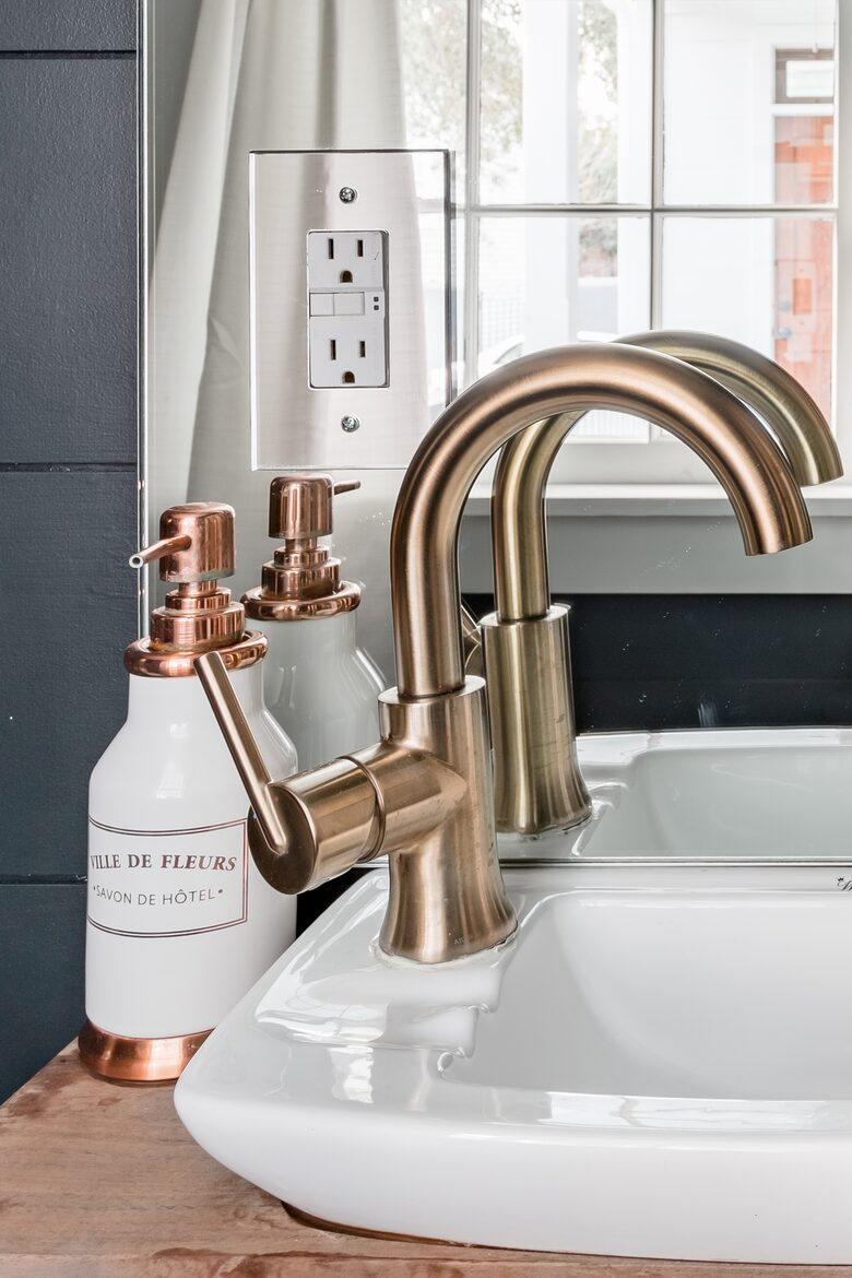 Historic Gem Walking Distance to King St - Charleston, South Carolina