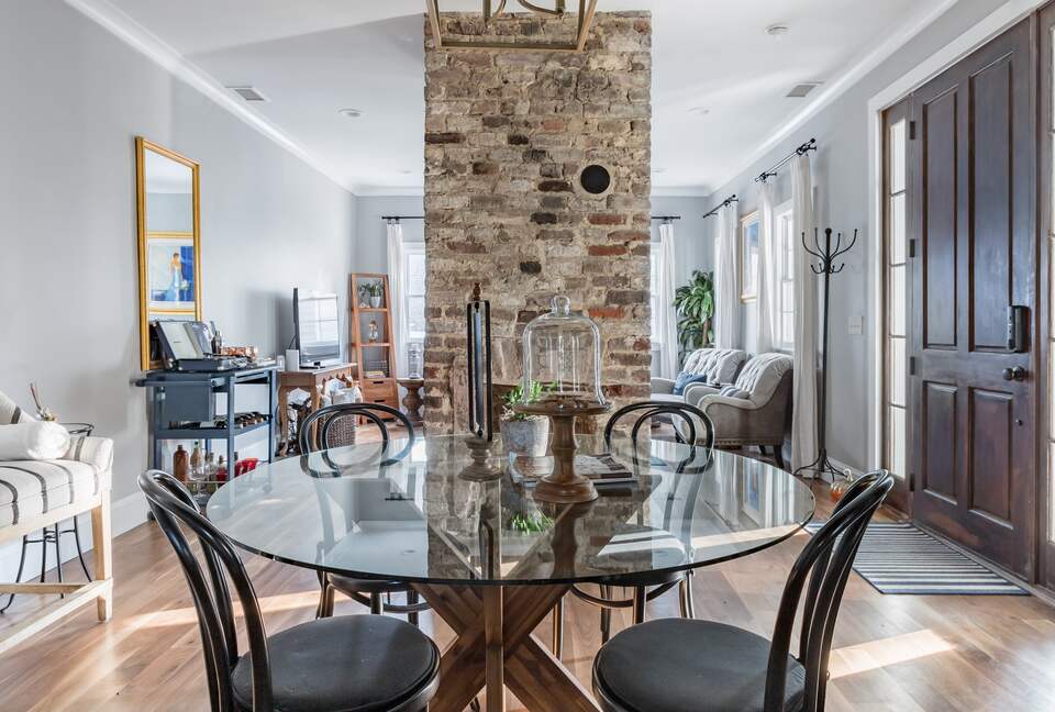 Historic Gem Walking Distance to King St - Charleston, South Carolina