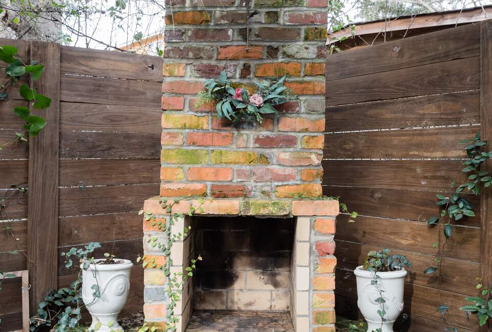 Historic Gem Walking Distance to King St - Charleston, South Carolina