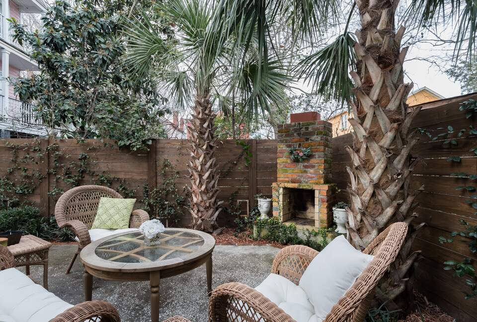 Historic Gem Walking Distance to King St - Charleston, South Carolina