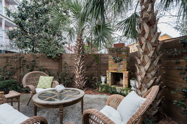 Historic Gem Walking Distance to King St - Charleston, South Carolina