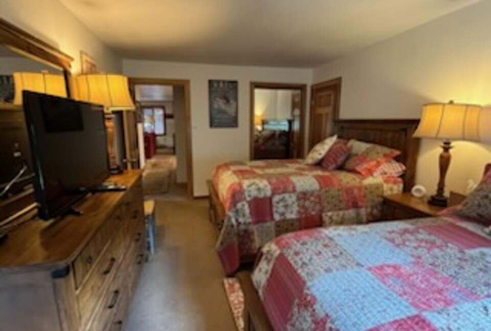 Golden Peak Creekside - Vail, Colorado