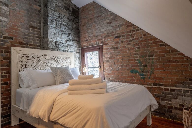 Exclusive 6 bed, 6 bath residence in Old Montreal - Montreal, Canada