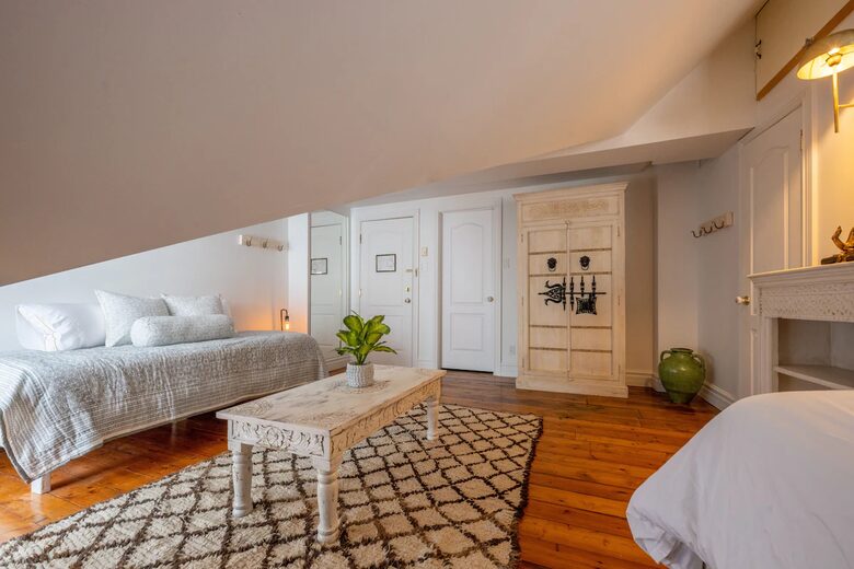 Exclusive 6 bed, 6 bath residence in Old Montreal - Montreal, Canada