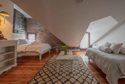 Exclusive 6 bed, 6 bath residence in Old Montreal - Montreal, Canada