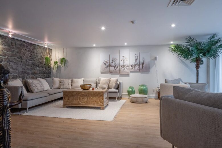 Exclusive 6 bed, 6 bath residence in Old Montreal - Montreal, Canada