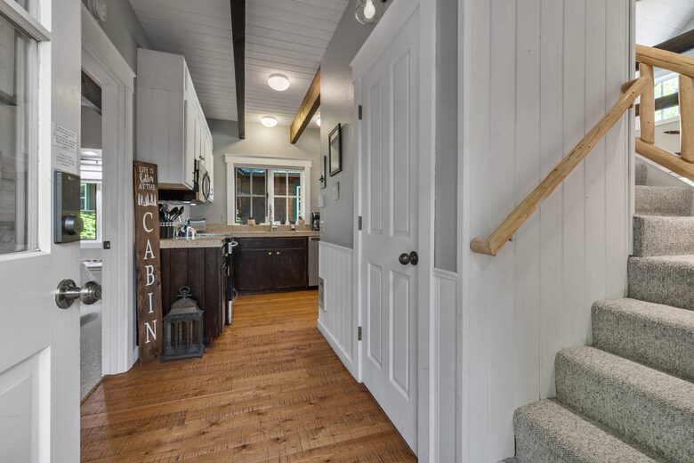 Cabin in Metolius River Resort | Outdoor haven for golfers, adventure, and nature enthusiasts - Camp Sherman, Oregon