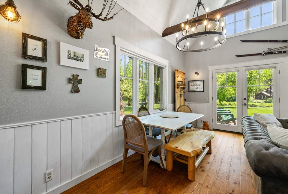 Cabin in Metolius River Resort | Outdoor haven for golfers, adventure, and nature enthusiasts - Camp Sherman, Oregon