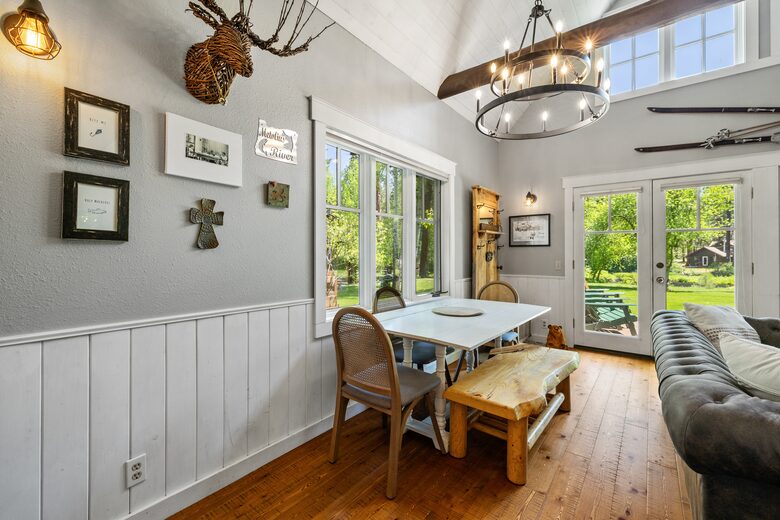 Cabin in Metolius River Resort | Outdoor haven for golfers, adventure, and nature enthusiasts - Camp Sherman, Oregon