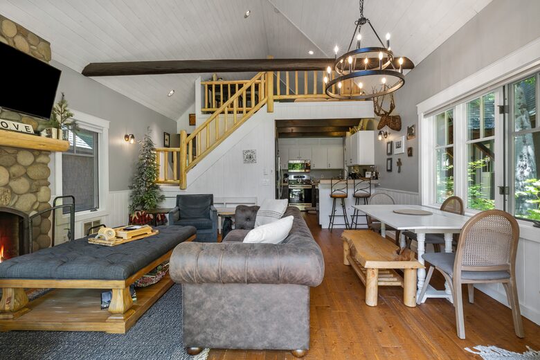 Cabin in Metolius River Resort | Outdoor haven for golfers, adventure, and nature enthusiasts - Camp Sherman, Oregon