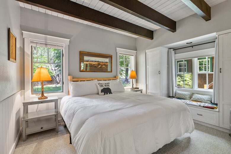 Cabin in Metolius River Resort | Outdoor haven for golfers, adventure, and nature enthusiasts - Camp Sherman, Oregon