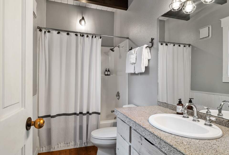 Cabin in Metolius River Resort | Outdoor haven for golfers, adventure, and nature enthusiasts - Camp Sherman, Oregon