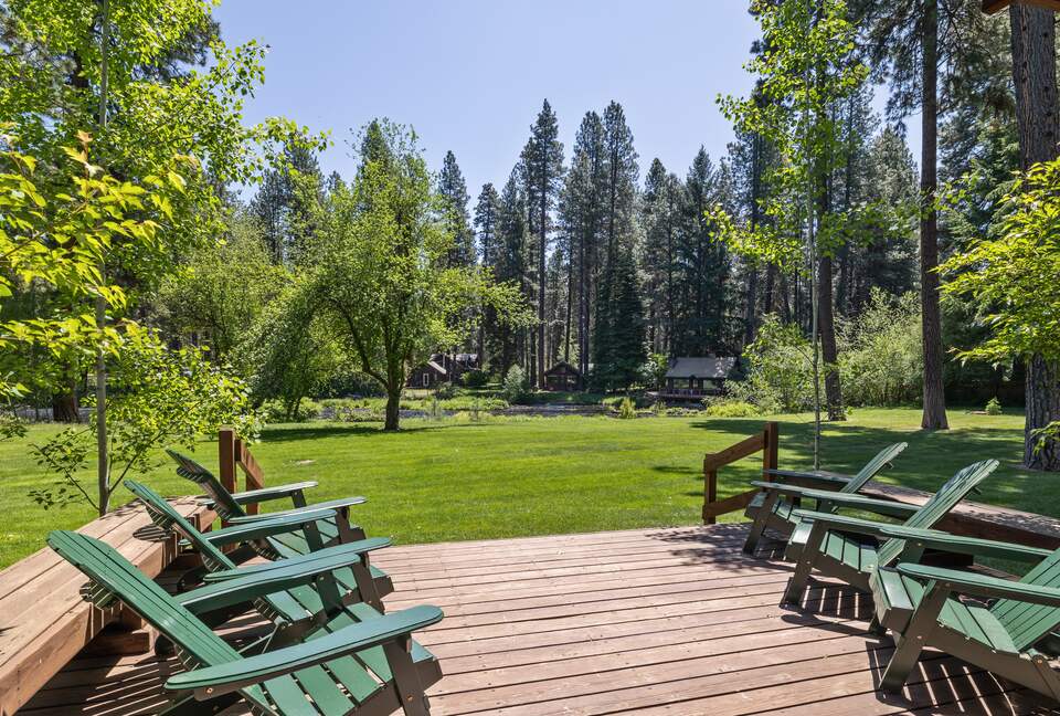 Deck with front row views of the Metolius River