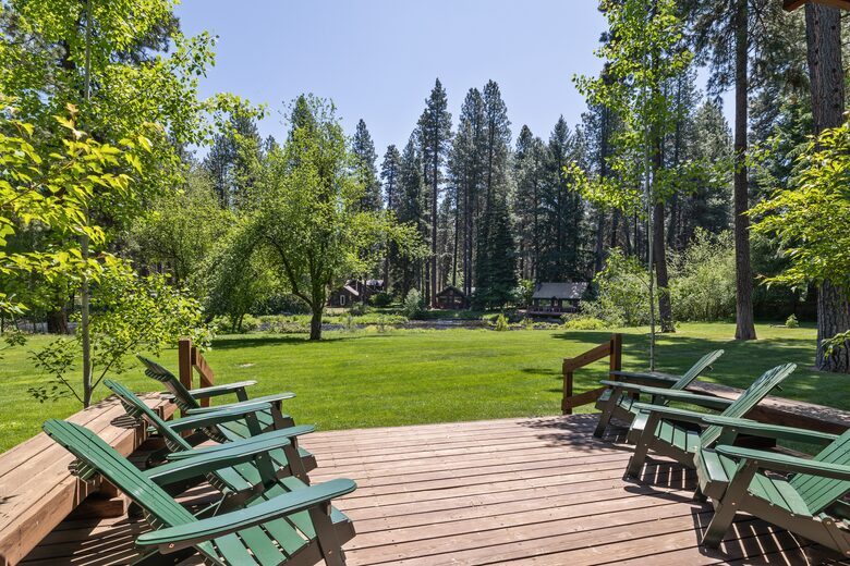 Deck with front row views of the Metolius River