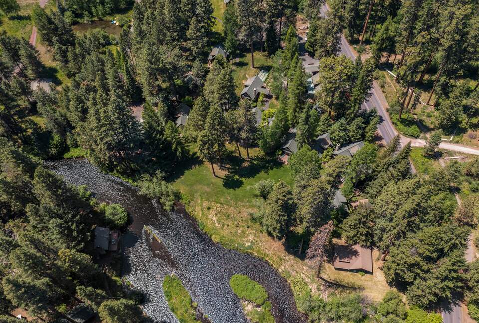 Cabin in Metolius River Resort | Outdoor haven for golfers, adventure, and nature enthusiasts - Camp Sherman, Oregon