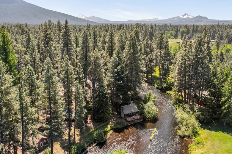 Cabin in Metolius River Resort | Outdoor haven for golfers, adventure, and nature enthusiasts - Camp Sherman, Oregon