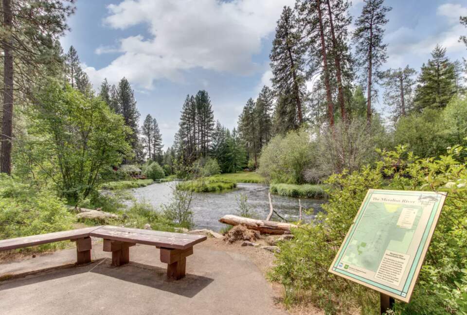 Cabin in Metolius River Resort | Outdoor haven for golfers, adventure, and nature enthusiasts - Camp Sherman, Oregon