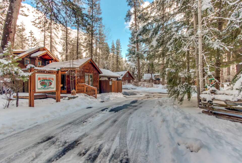 Cabin in Metolius River Resort | Outdoor haven for golfers, adventure, and nature enthusiasts - Camp Sherman, Oregon