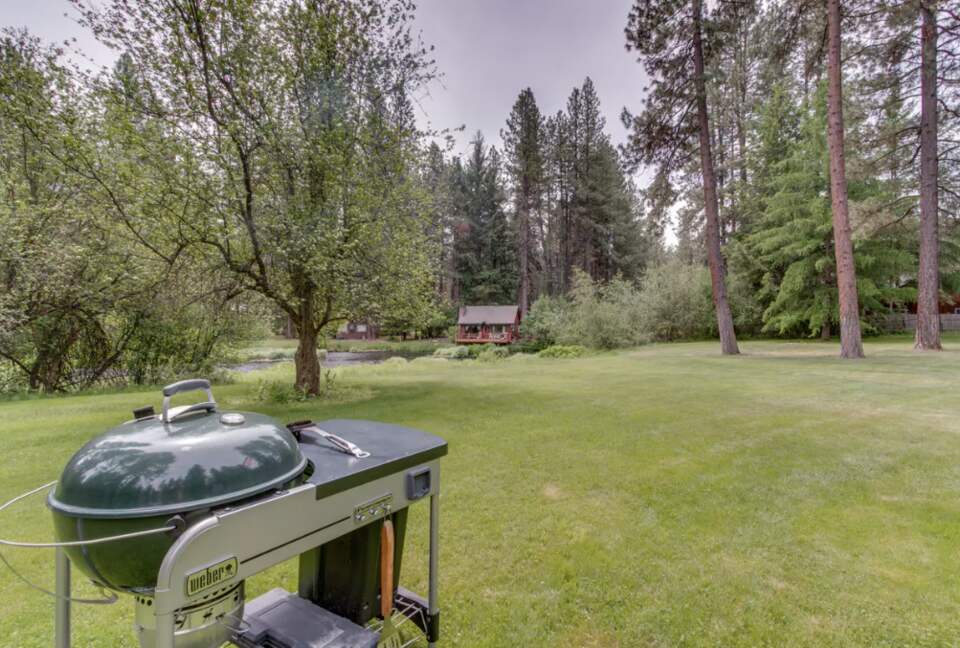 Cabin in Metolius River Resort | Outdoor haven for golfers, adventure, and nature enthusiasts - Camp Sherman, Oregon