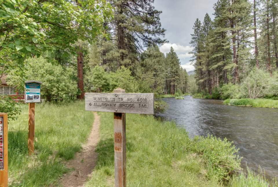 Cabin in Metolius River Resort | Outdoor haven for golfers, adventure, and nature enthusiasts - Camp Sherman, Oregon