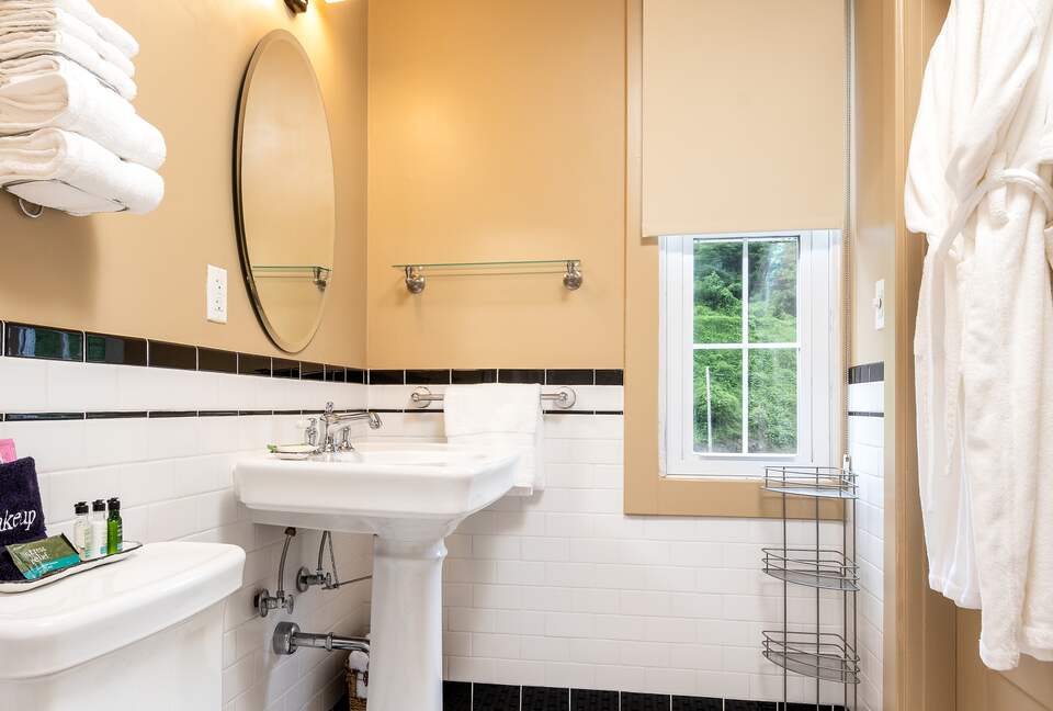 Hemlock - A beautiful rustic room at Historic Tapoco Lodge (EH) - Robbinsville, North Carolina