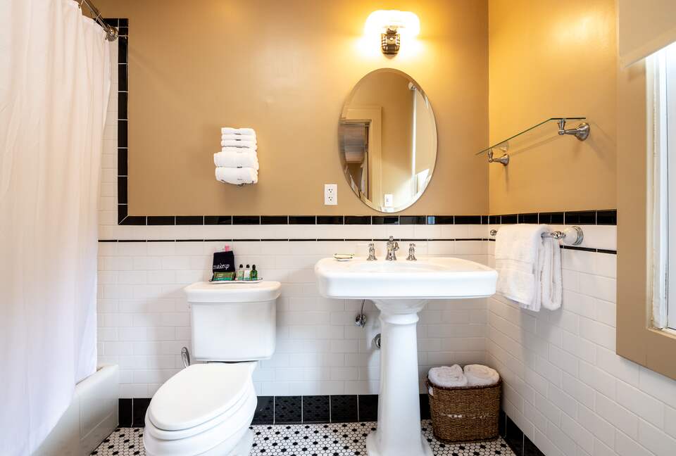 Hemlock - A beautiful rustic room at Historic Tapoco Lodge (EH) - Robbinsville, North Carolina