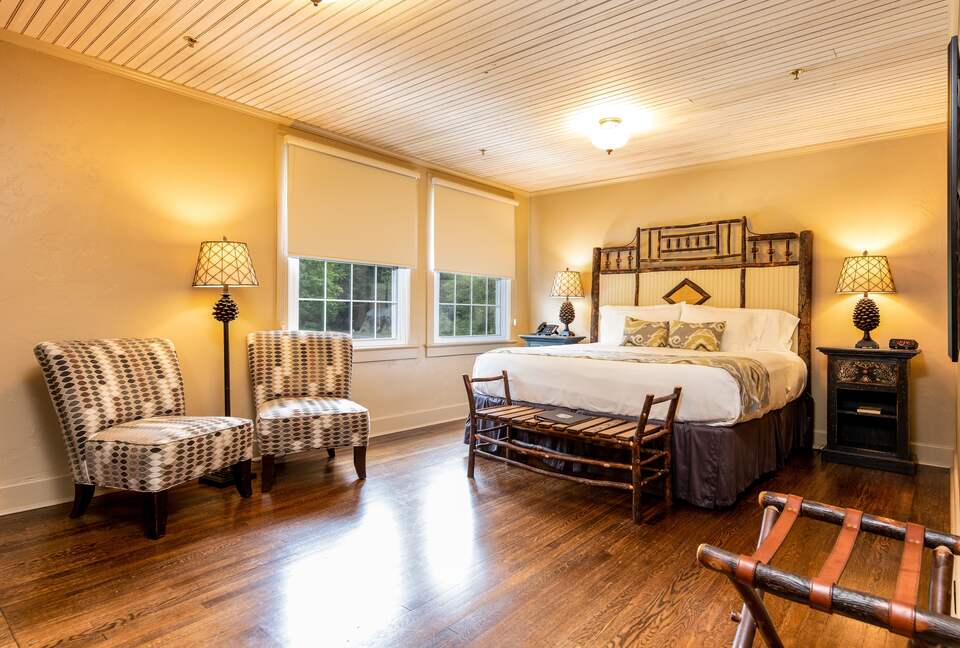 Hemlock - A beautiful rustic room at Historic Tapoco Lodge (EH) - Robbinsville, North Carolina
