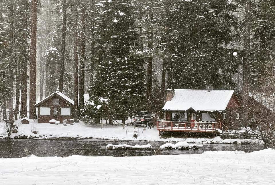 Cabin in Metolius River Resort | Outdoor haven for golfers, adventure, and nature enthusiasts - Camp Sherman, Oregon