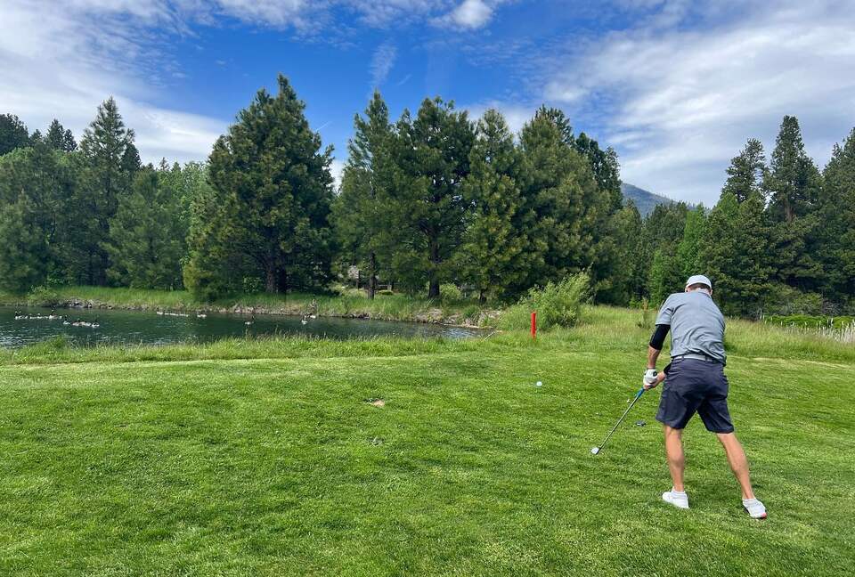 Cabin in Metolius River Resort | Outdoor haven for golfers, adventure, and nature enthusiasts - Camp Sherman, Oregon