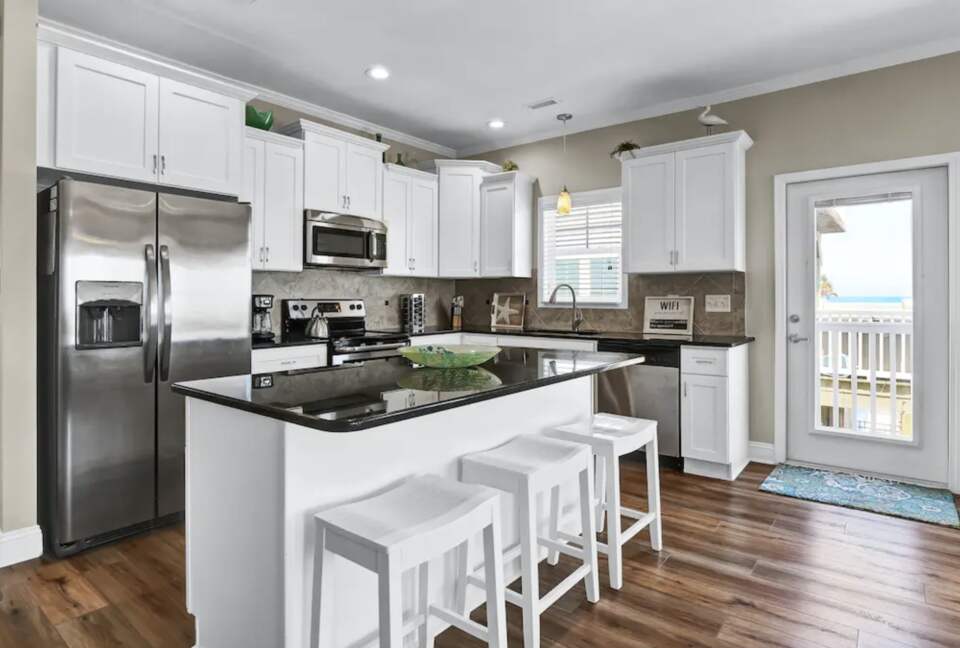 Peachy Views | Beachfront Retreat - North Topsail Beach, North Carolina