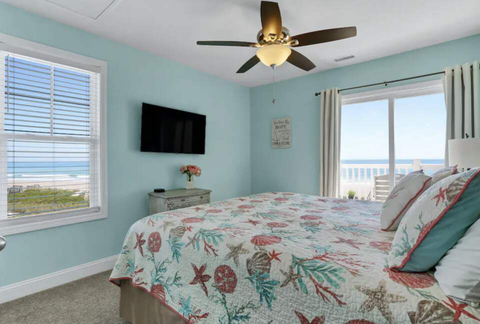 Peachy Views | Beachfront Retreat - North Topsail Beach, North Carolina