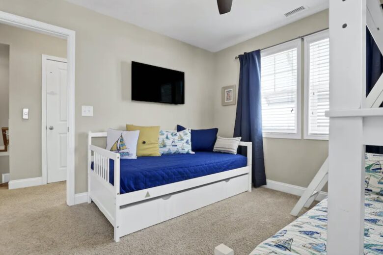 Peachy Views | Beachfront Retreat - North Topsail Beach, North Carolina