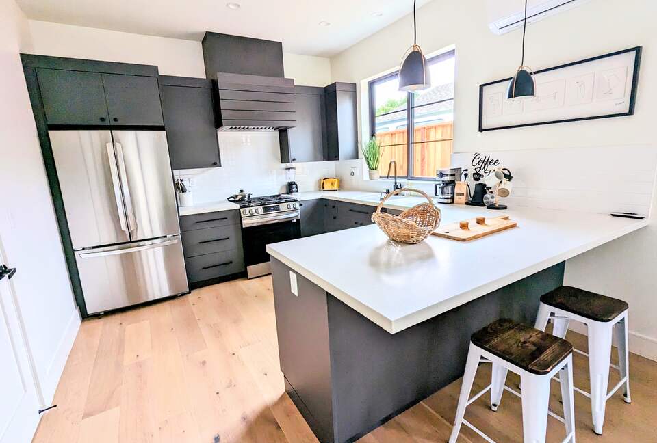 New & Modern Casita; Easy Walk to Town! - Danville, California