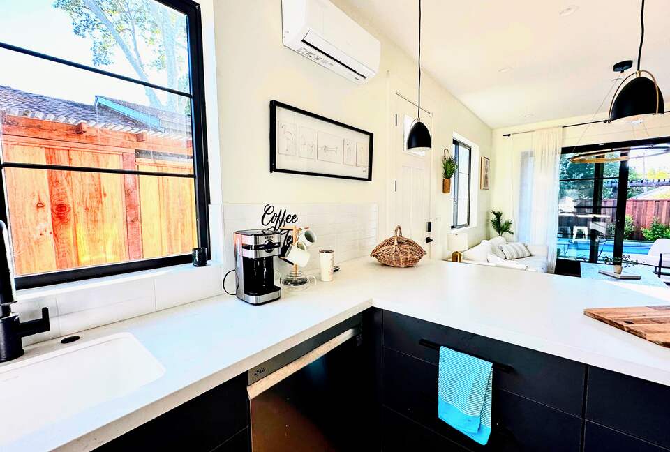 New & Modern Casita; Easy Walk to Town! - Danville, California