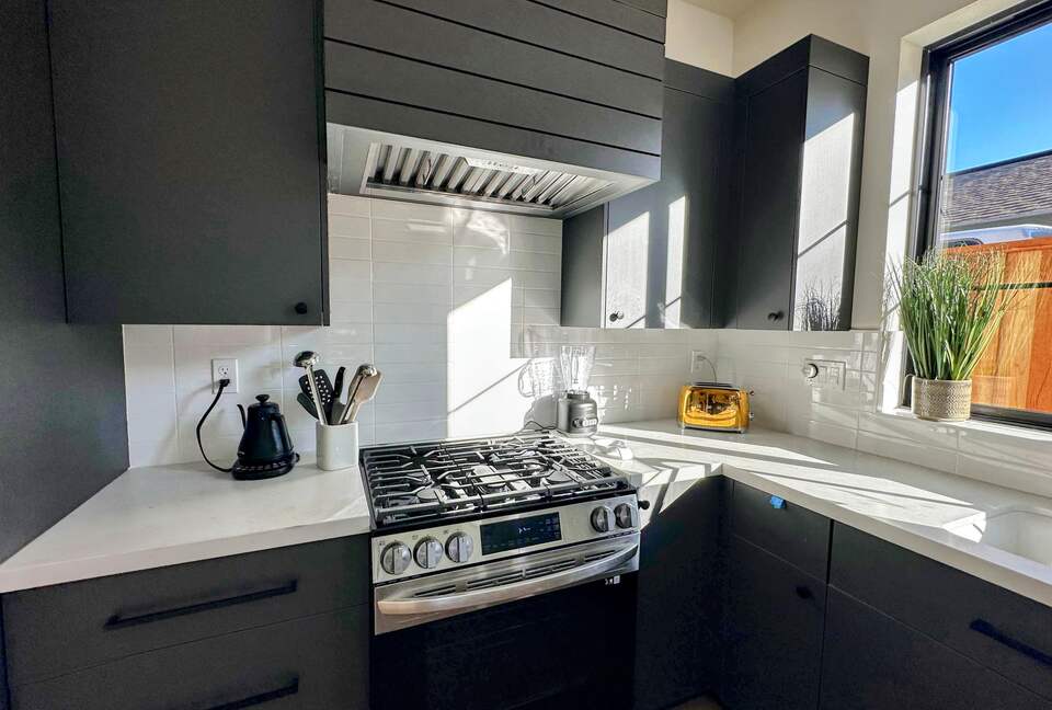 New & Modern Casita; Easy Walk to Town! - Danville, California