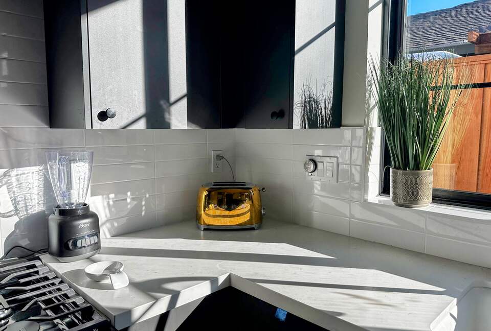 New & Modern Casita; Easy Walk to Town! - Danville, California