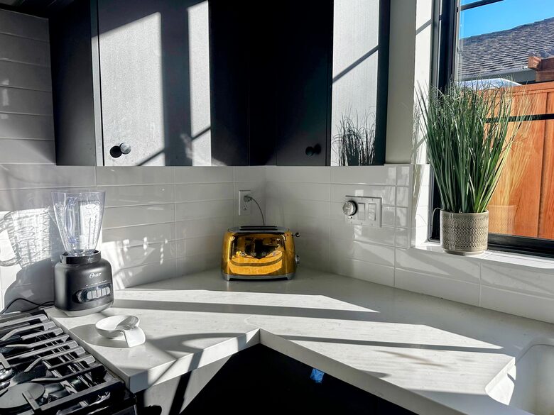 New & Modern Casita; Easy Walk to Town! - Danville, California