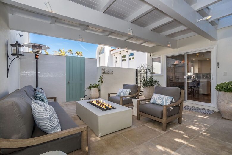 Stunning ocean view home on quiet beach in Malibu - Malibu, California