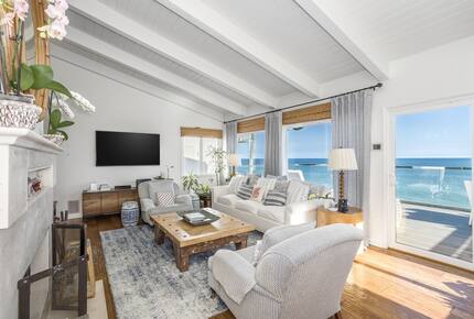 Stunning ocean view home on quiet beach in Malibu - Malibu, California