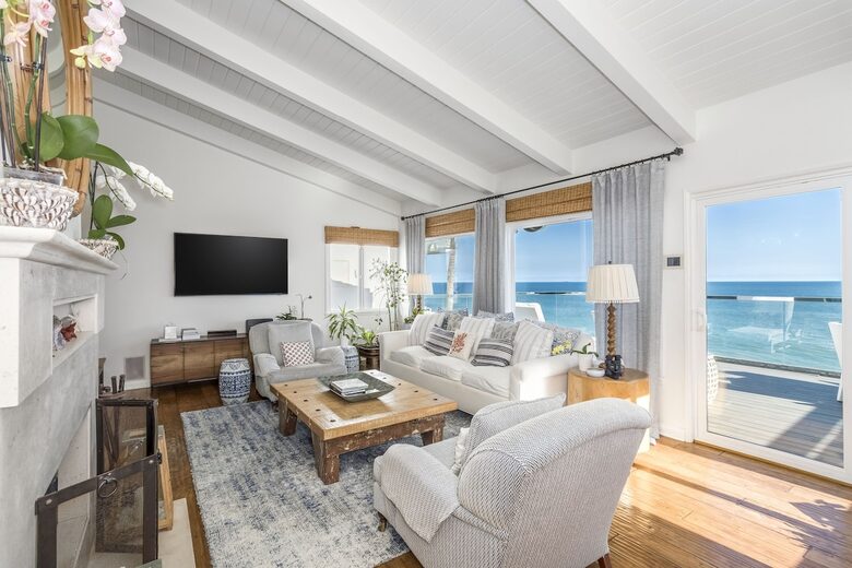 Stunning ocean view home on quiet beach in Malibu - Malibu, California