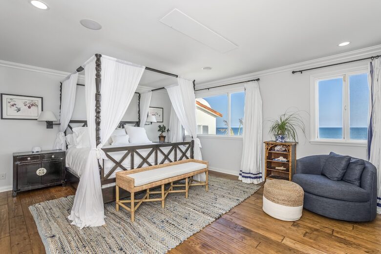 Stunning ocean view home on quiet beach in Malibu - Malibu, California