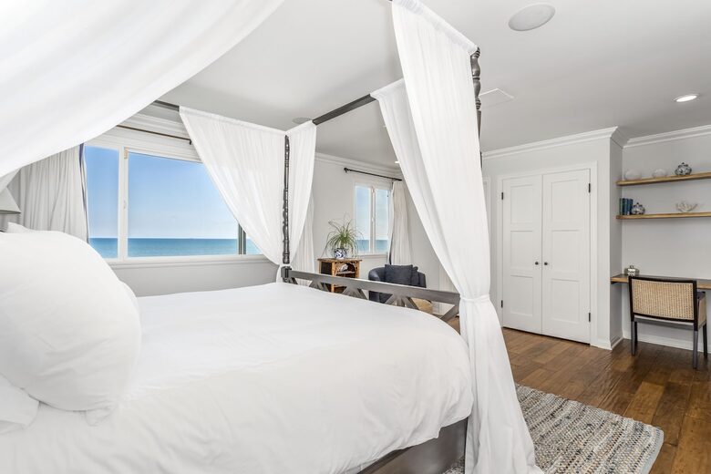 Stunning ocean view home on quiet beach in Malibu - Malibu, California