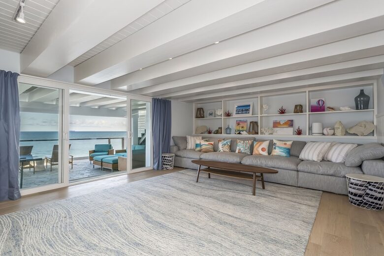 Stunning ocean view home on quiet beach in Malibu - Malibu, California