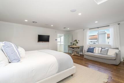 Stunning ocean view home on quiet beach in Malibu - Malibu, California